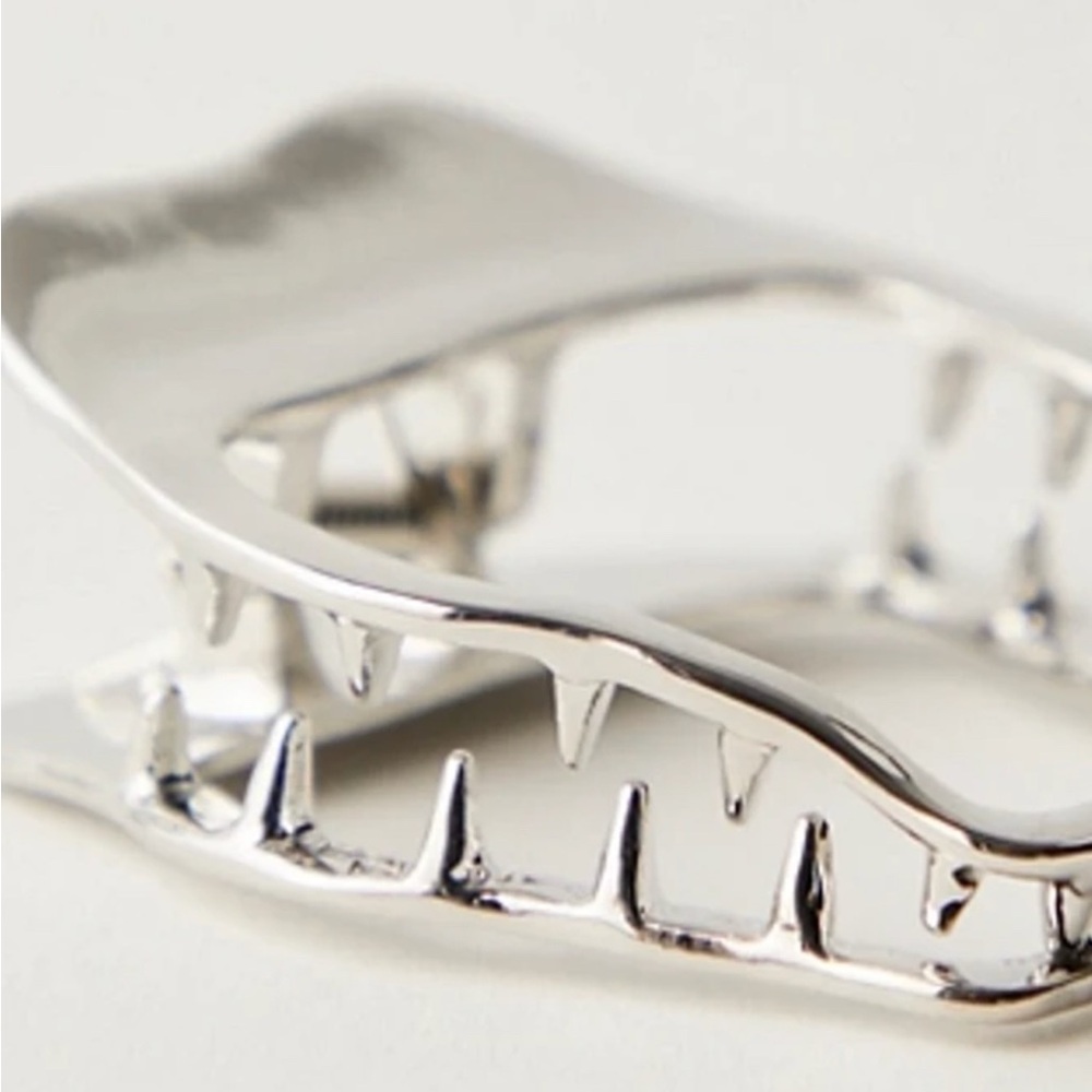 FREE PEOPLE Hard Core Flat Claw Clip Silver hair accessories new gift stocking - Picture 2 of 7